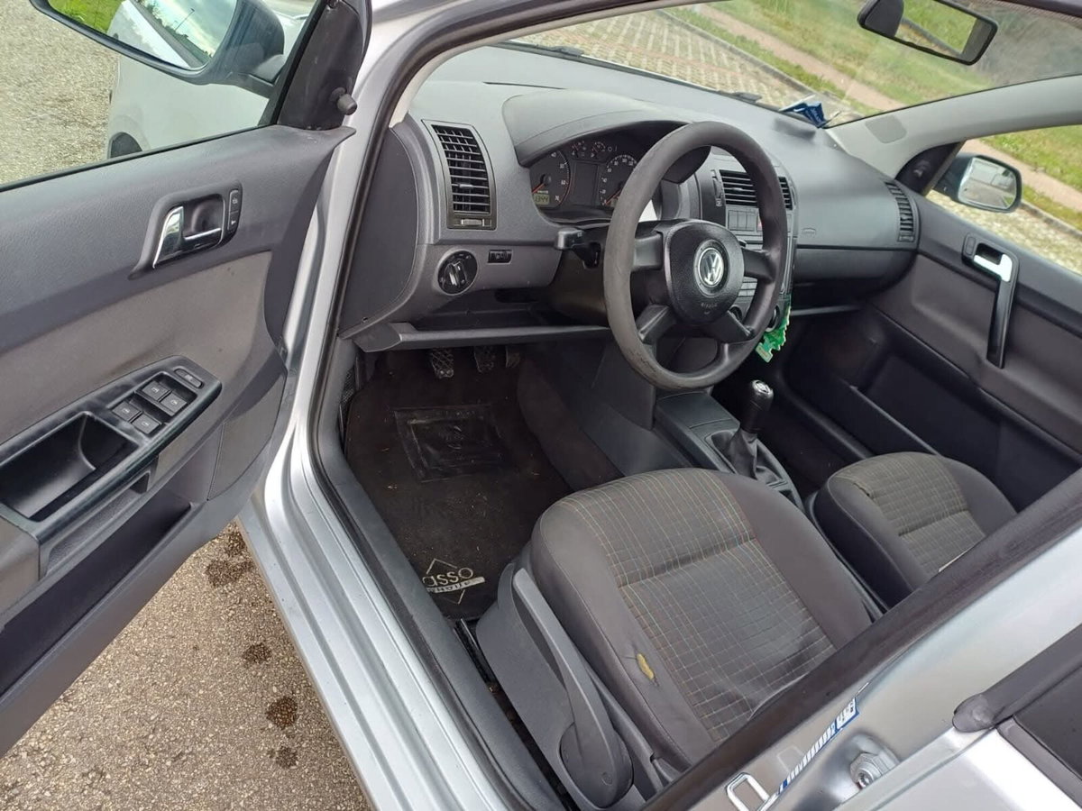 Volkswagen Polo 1.2 12V 3p. Trendline (18)