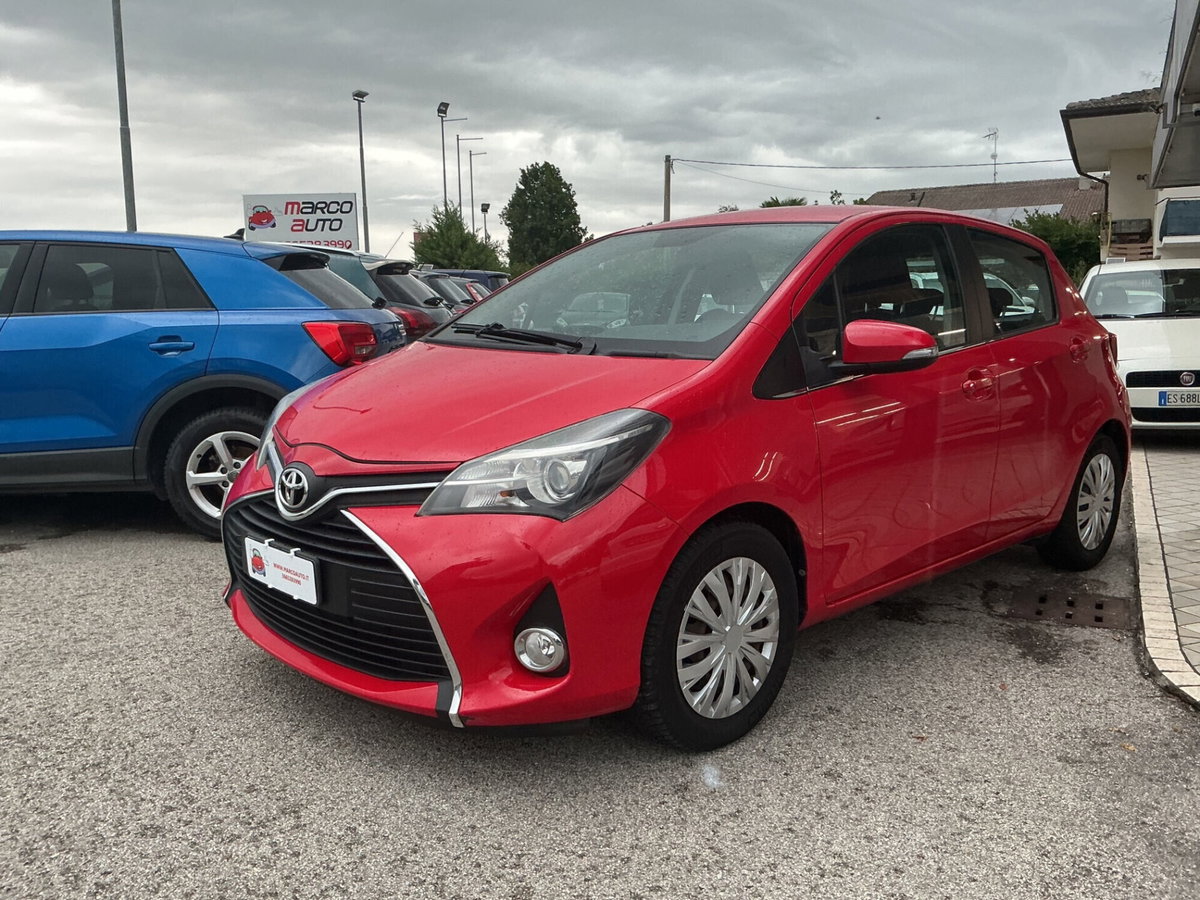 Toyota Yaris 1.0 5 porte Lounge (3)