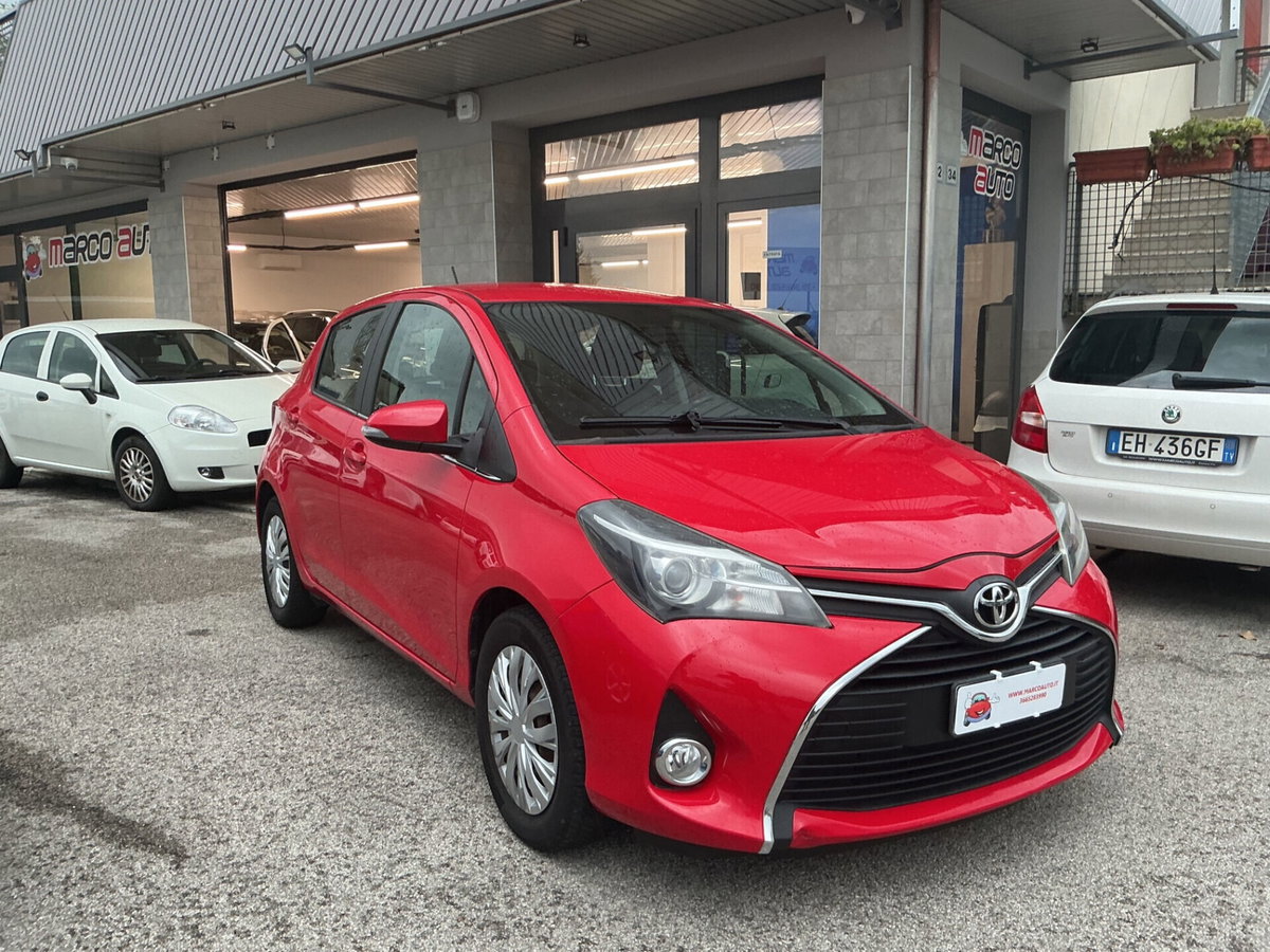 Toyota Yaris 1.0 5 porte Lounge (6)