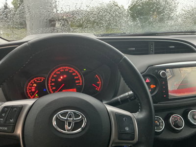 Toyota Yaris 1.0 5 porte Lounge (7)