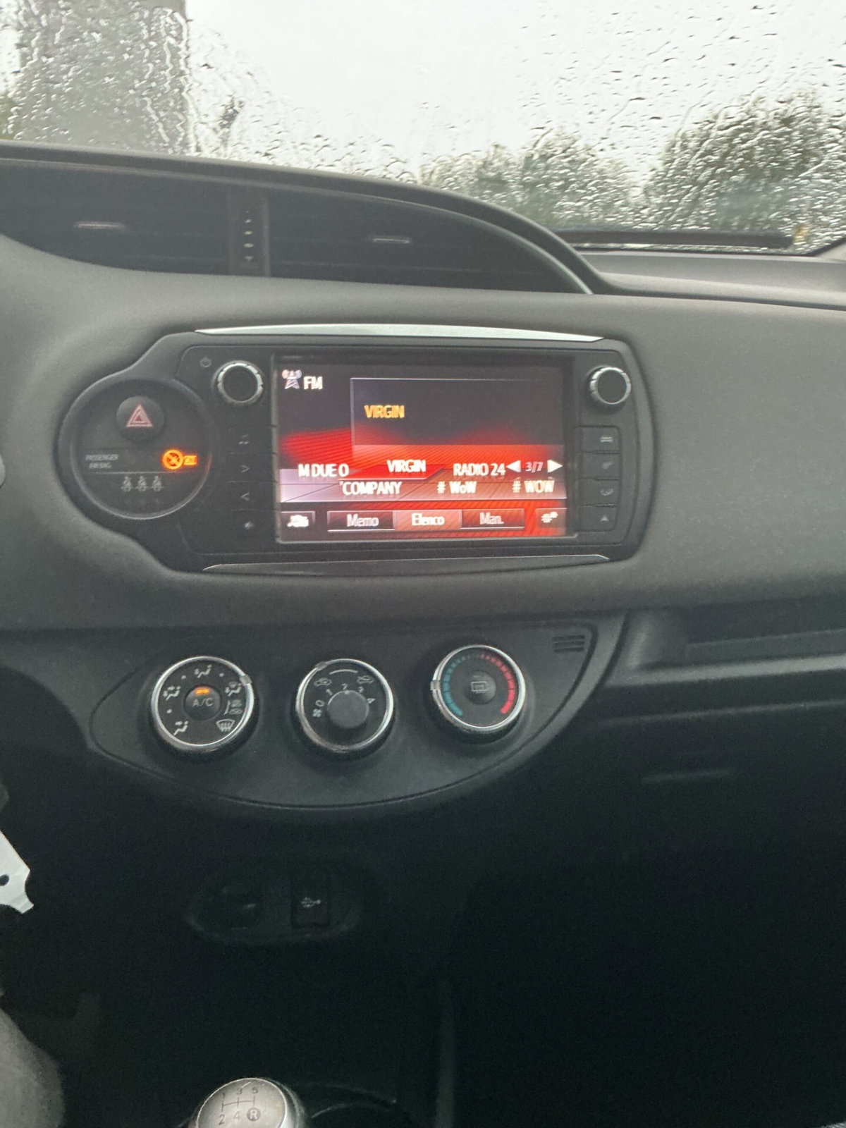 Toyota Yaris 1.0 5 porte Lounge (8)