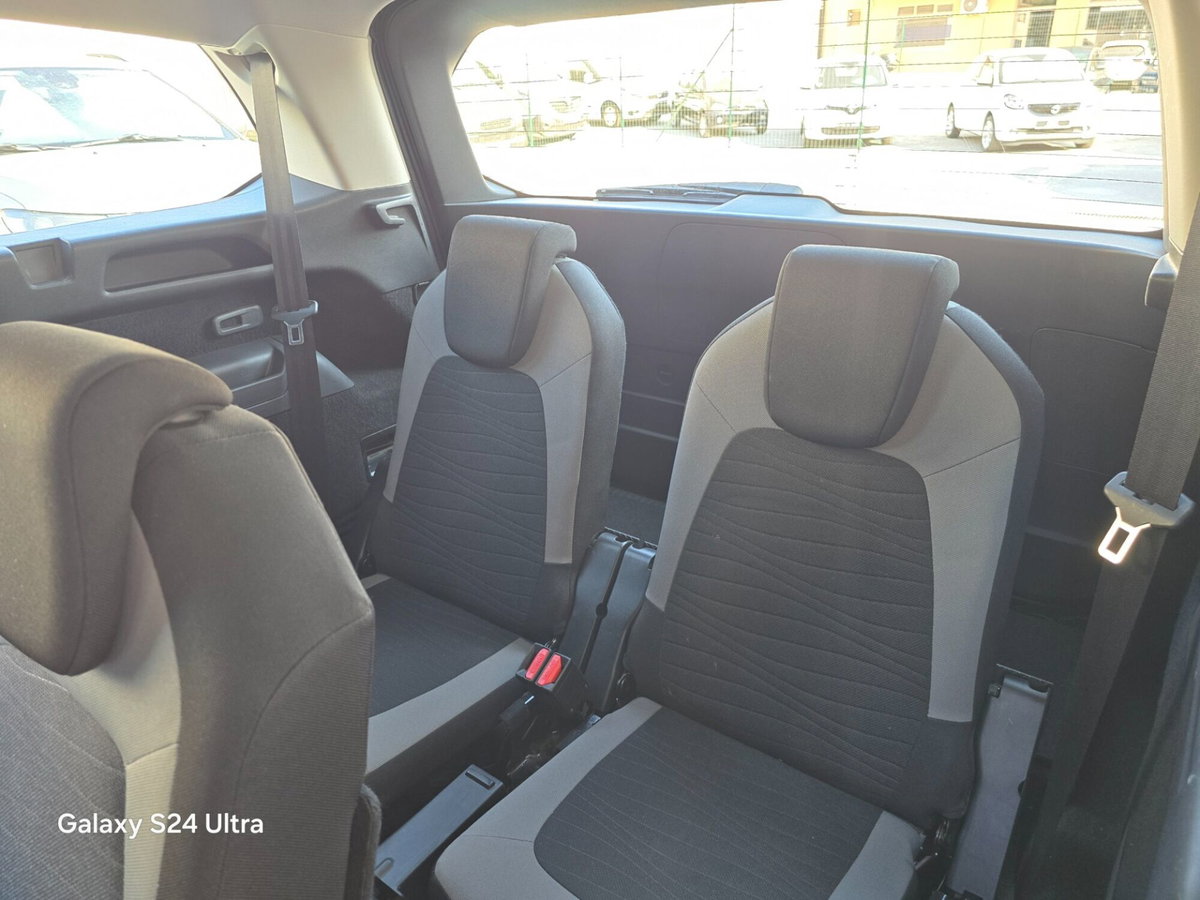 Citroen C4 Picasso 1.6 e-HDi 115 Exclusive (8)