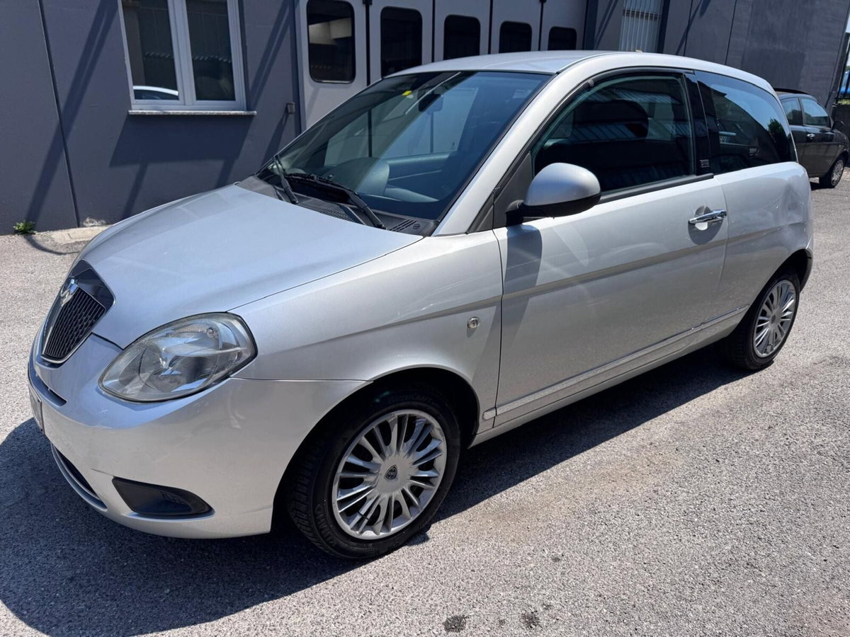 Lancia Ypsilon 1.3 MJT 75 CV Diva