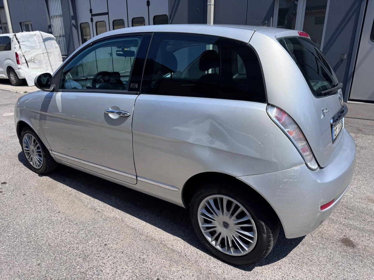 Lancia Ypsilon 1.3 MJT 75 CV Diva (5)