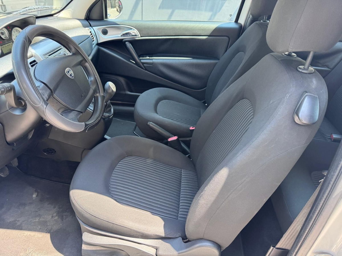Lancia Ypsilon 1.3 MJT 75 CV Diva (7)
