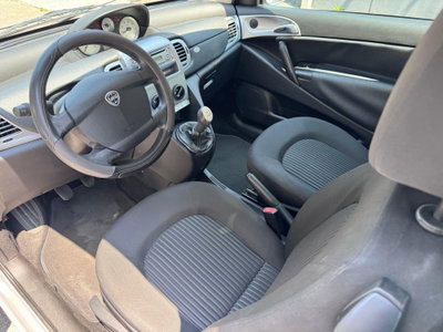 Lancia Ypsilon 1.3 MJT 75 CV Diva (8)