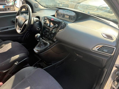 Lancia Ypsilon 1.2 69 CV 5 porte Gold (11)