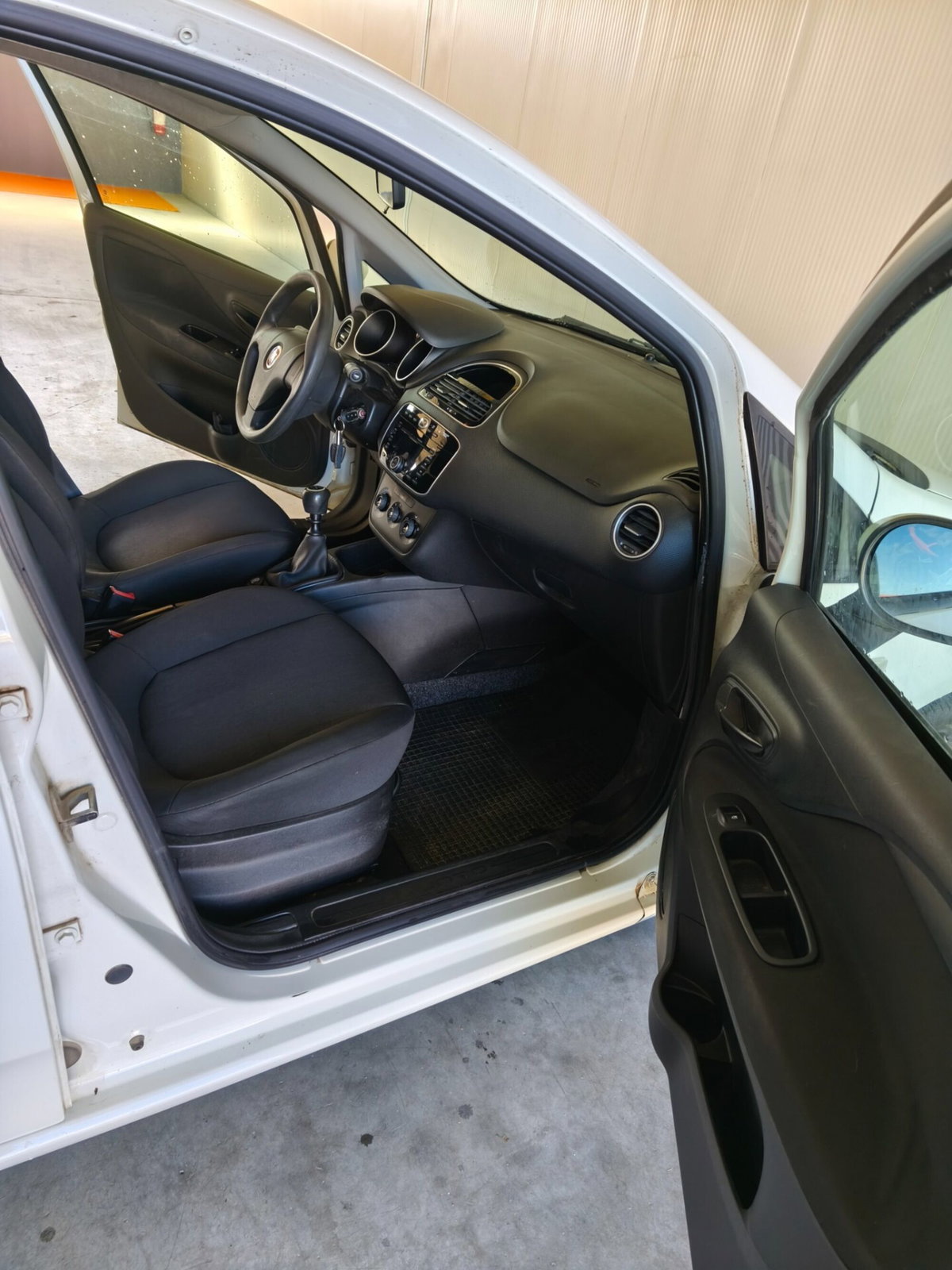 Fiat Punto 1.4 8V GPL 5 porte Van Pop 4 posti (18)