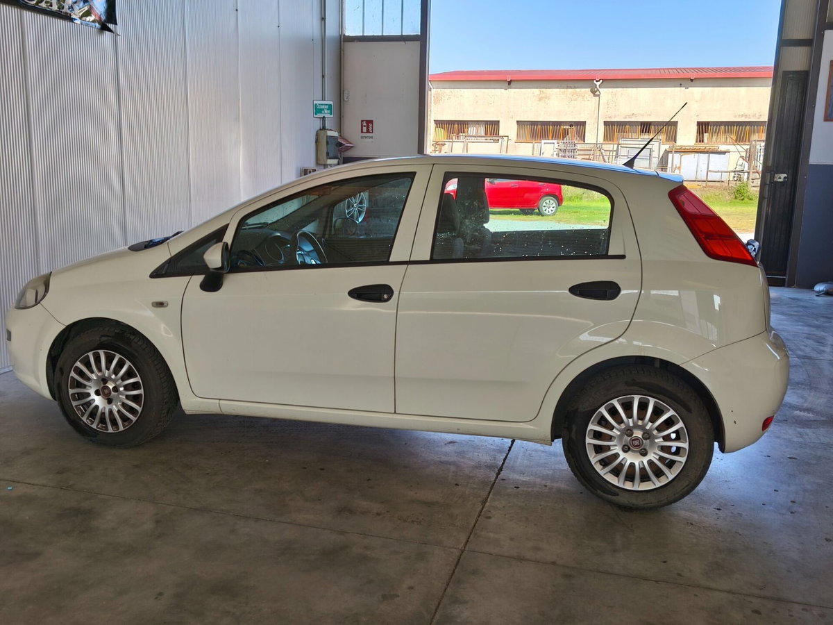 Fiat Punto 1.4 8V GPL 5 porte Van Pop 4 posti (8)