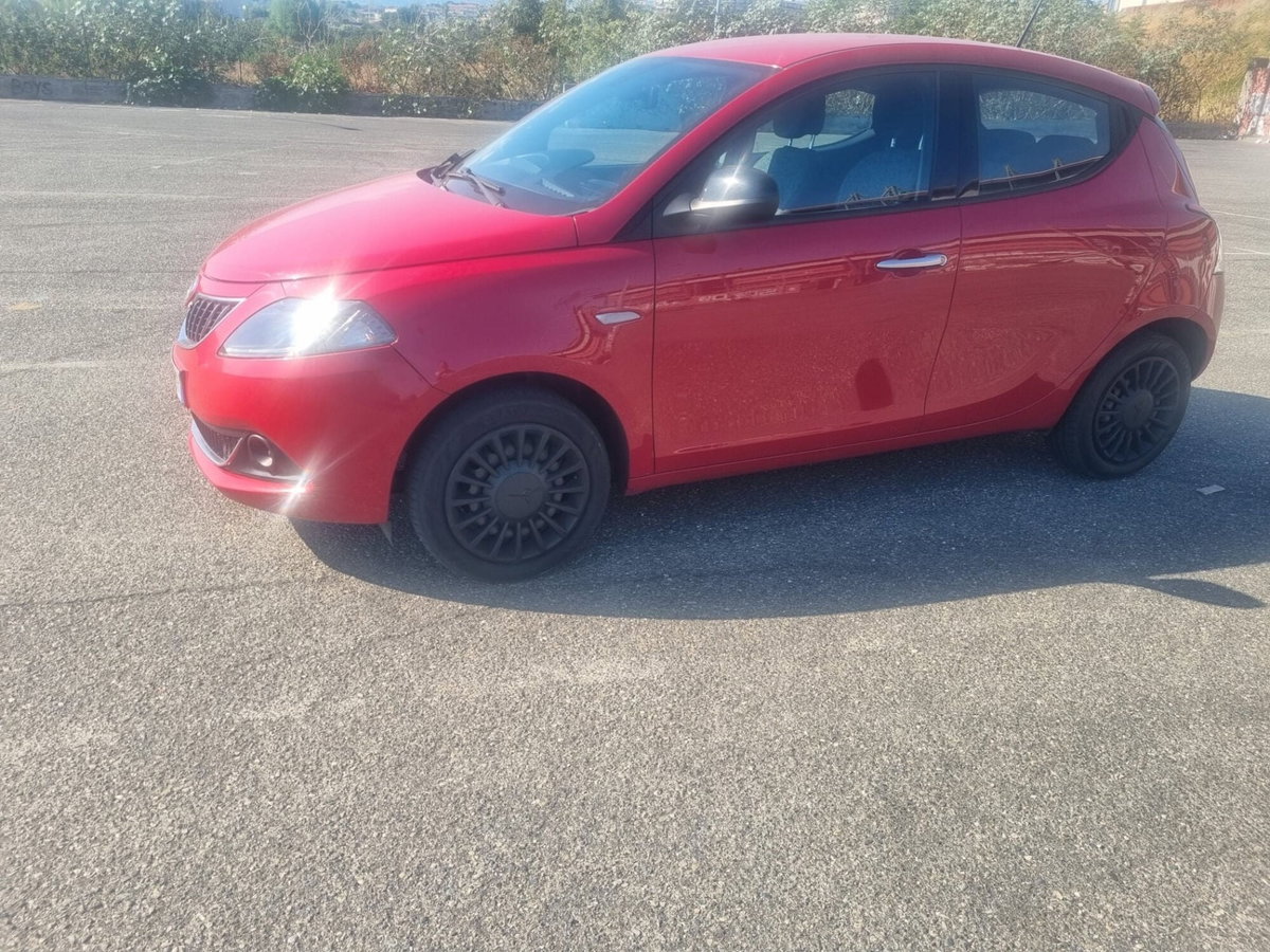 Lancia Ypsilon 1.0 FireFly 5 porte S&S Hybrid Ecochic A. Ferretti (3)