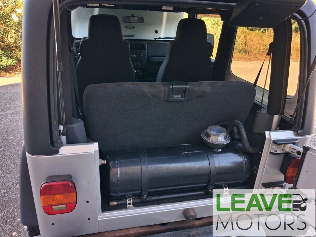 Jeep Wrangler 4.0 cat Sport (17)