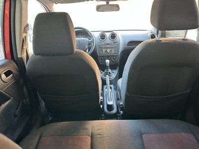Ford Fiesta 1.2 16V 5p. Ghia (10)