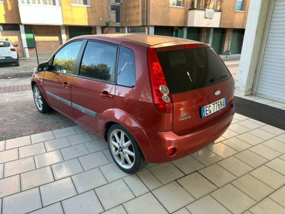 Ford Fiesta 1.2 16V 5p. Ghia (11)