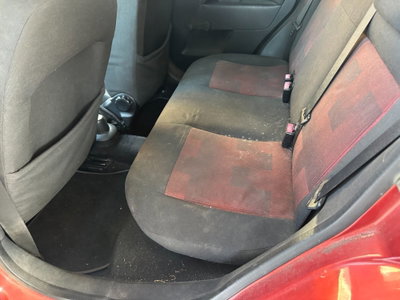 Ford Fiesta 1.2 16V 5p. Ghia (12)