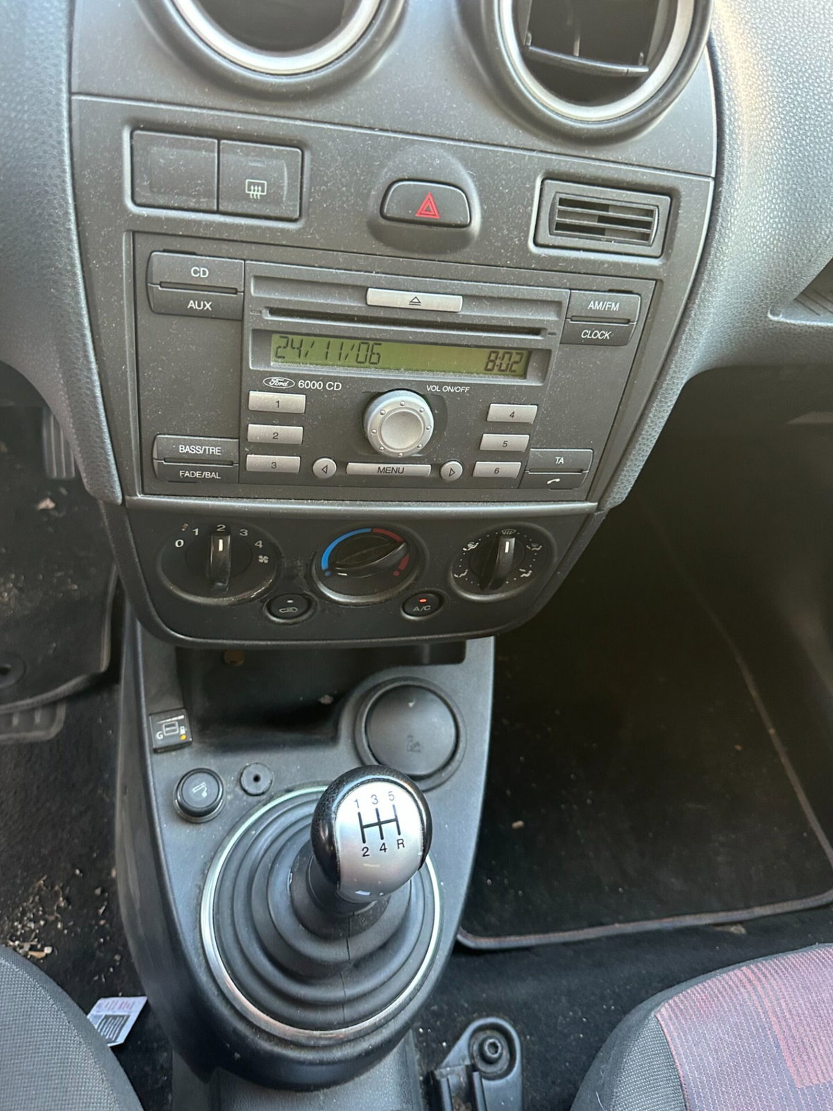 Ford Fiesta 1.2 16V 5p. Ghia (16)