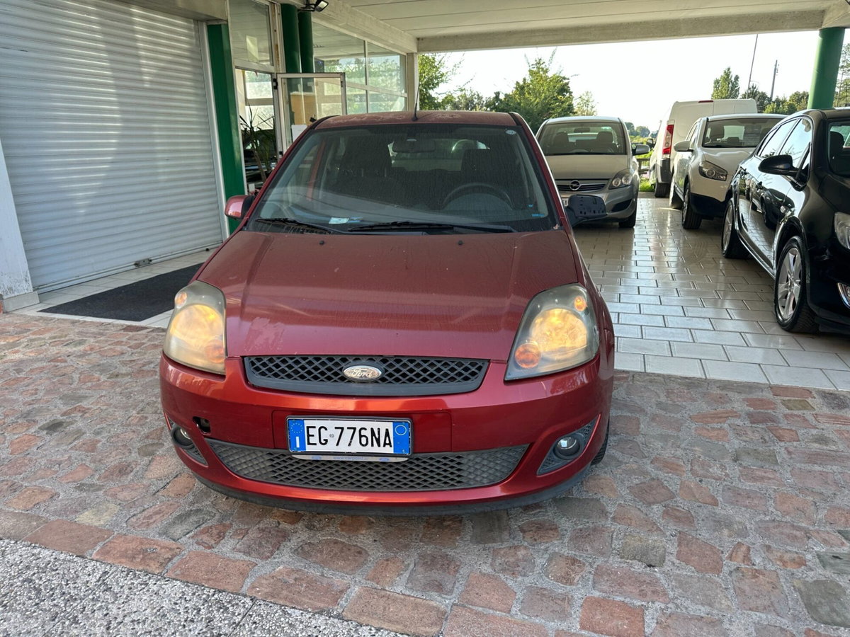 Ford Fiesta 1.2 16V 5p. Ghia (2)