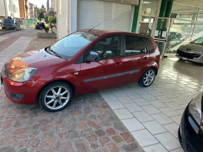 Ford Fiesta 1.2 16V 5p. Ghia (20)