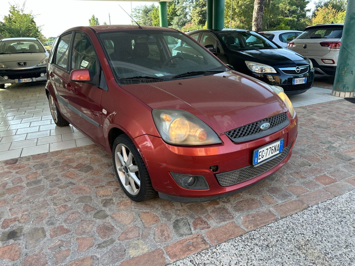 Ford Fiesta 1.2 16V 5p. Ghia (3)