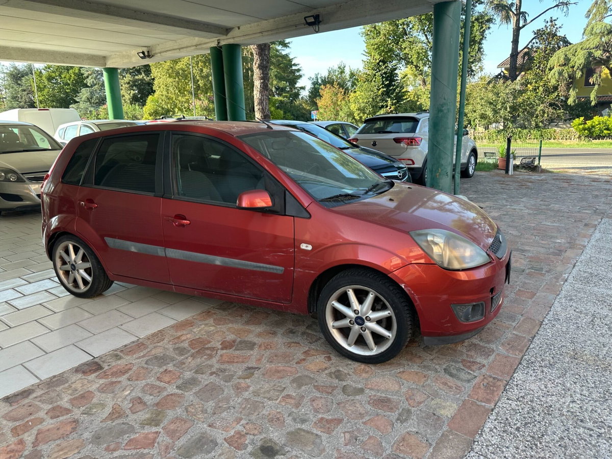 Ford Fiesta 1.2 16V 5p. Ghia (4)