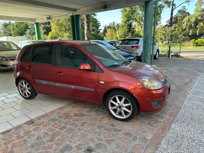 Ford Fiesta 1.2 16V 5p. Ghia (4)