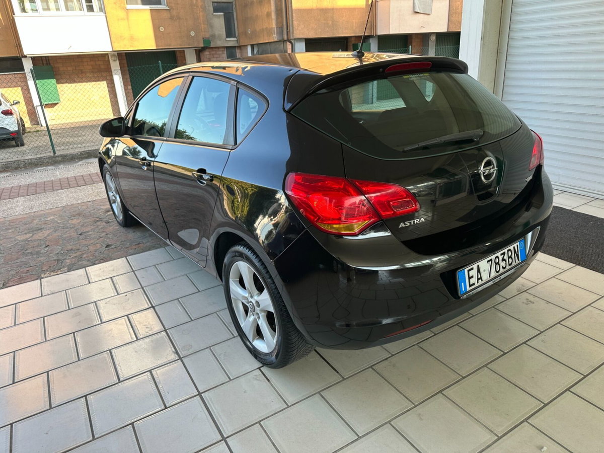 Opel Astra 1.7 CDTI 110CV 5 porte Cosmo (11)
