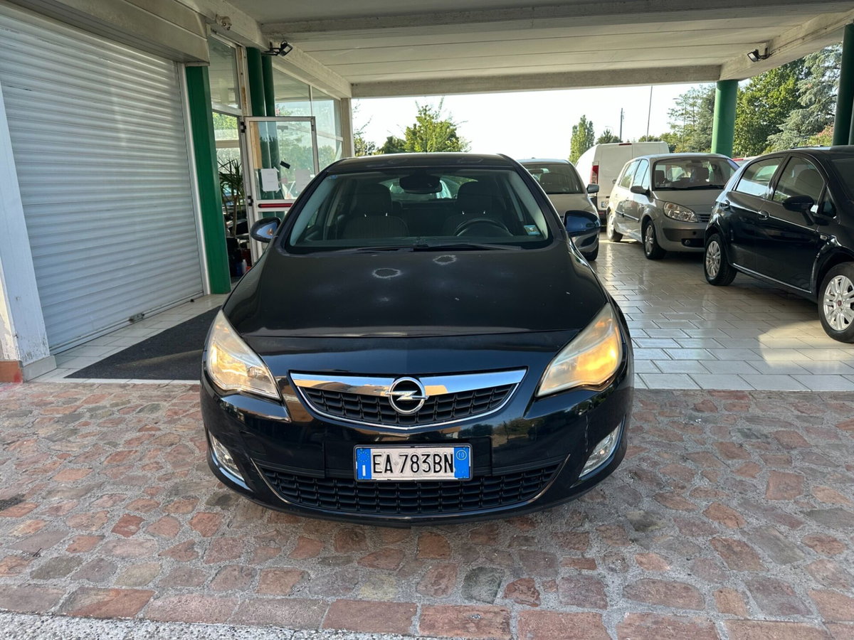 Opel Astra 1.7 CDTI 110CV 5 porte Cosmo (2)