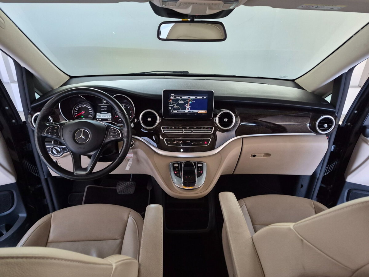 Mercedes-Benz Classe V 220 d Premium Long (2)