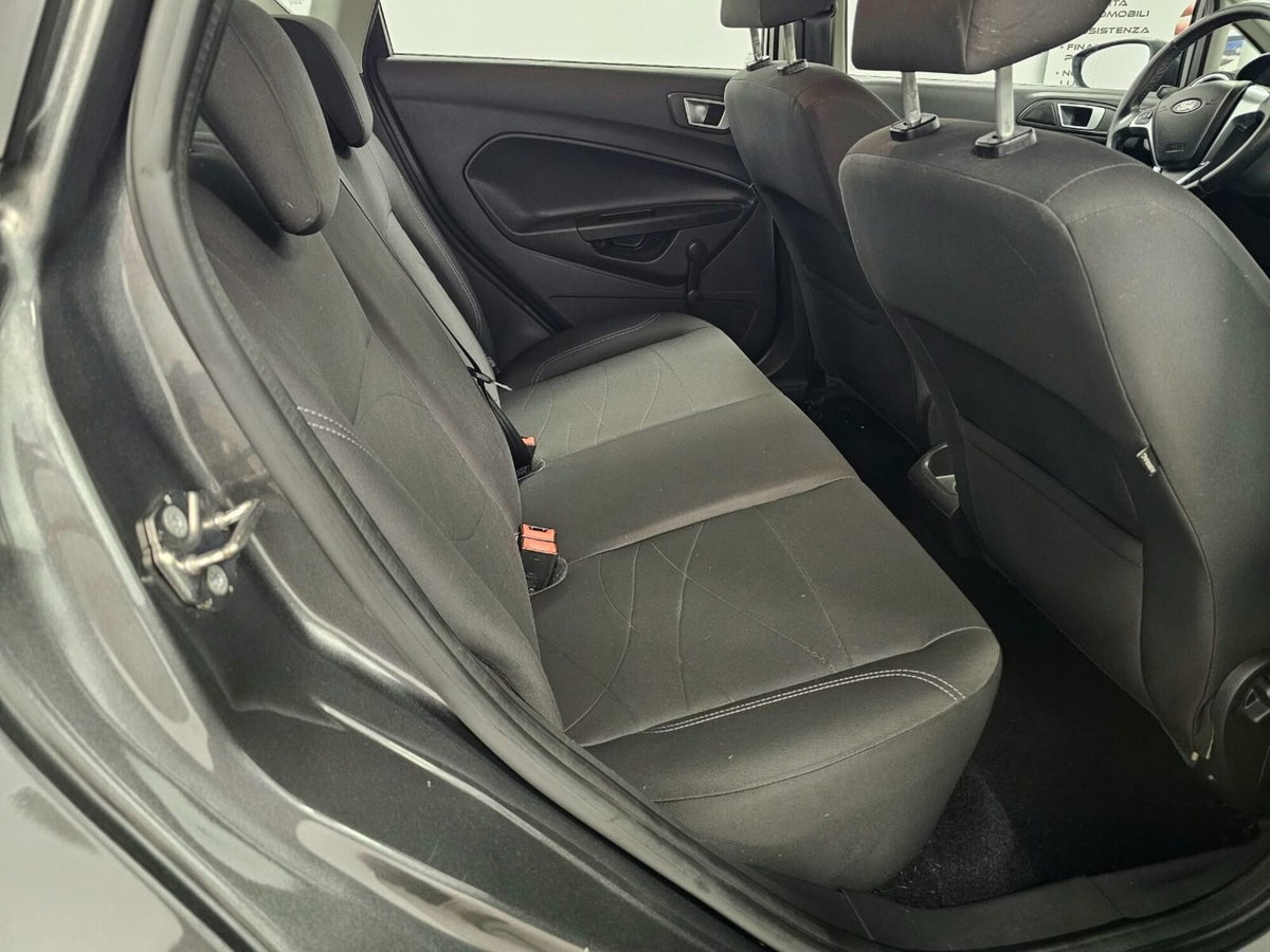 Ford Fiesta 1.5 TDCi 75CV 5 porte (13)