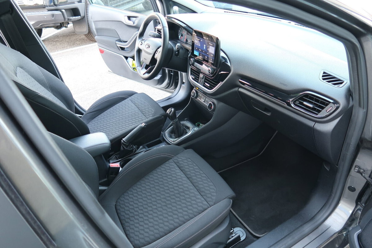 Ford Fiesta 1.1 75 CV 5 porte Titanium (9)