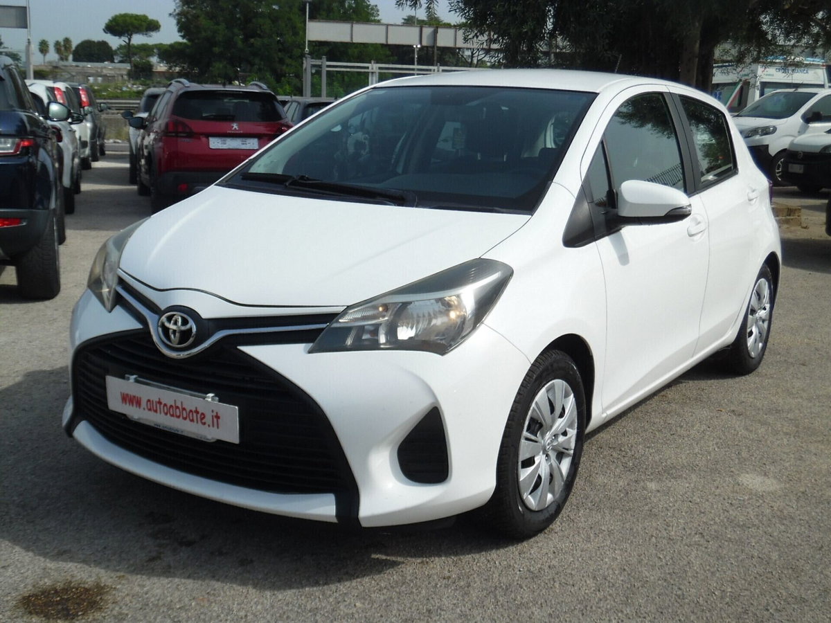 Toyota Yaris 1.0 5 porte Cool (3)