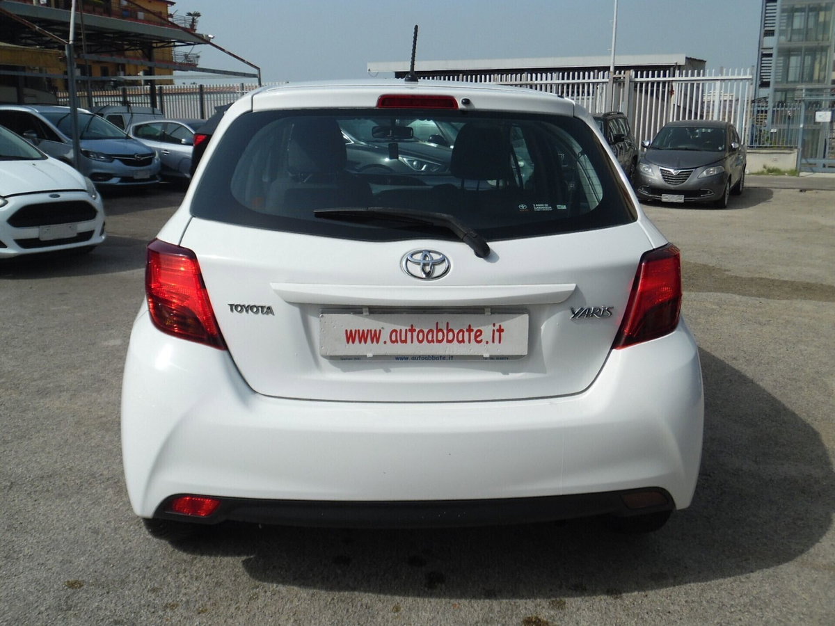 Toyota Yaris 1.0 5 porte Cool (6)