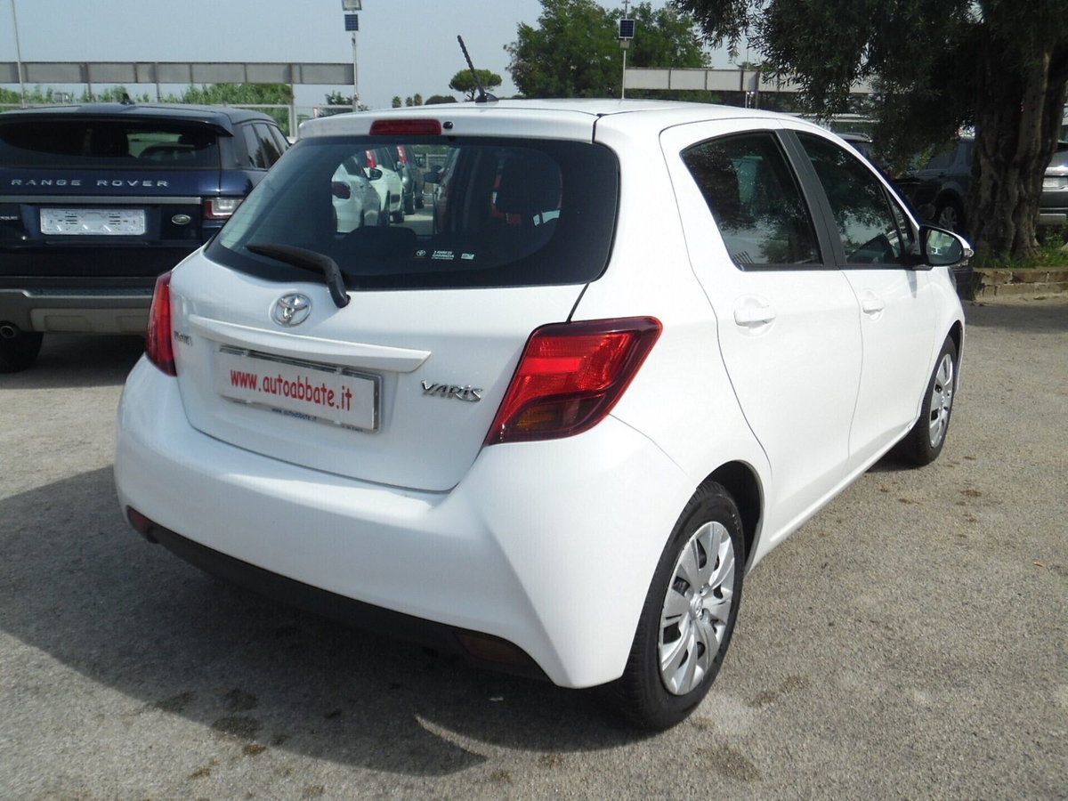 Toyota Yaris 1.0 5 porte Cool (7)