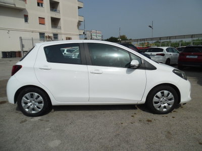 Toyota Yaris 1.0 5 porte Cool (8)