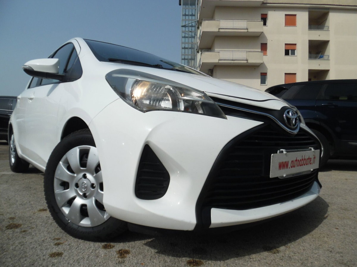 Toyota Yaris 1.0 5 porte Cool (9)