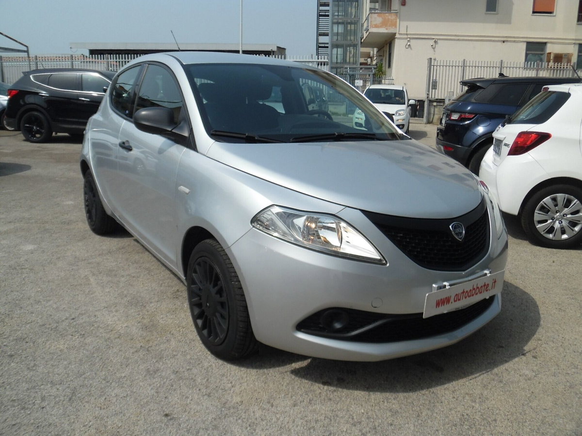 Lancia Ypsilon 1.2 69 CV 5 porte Elefantino