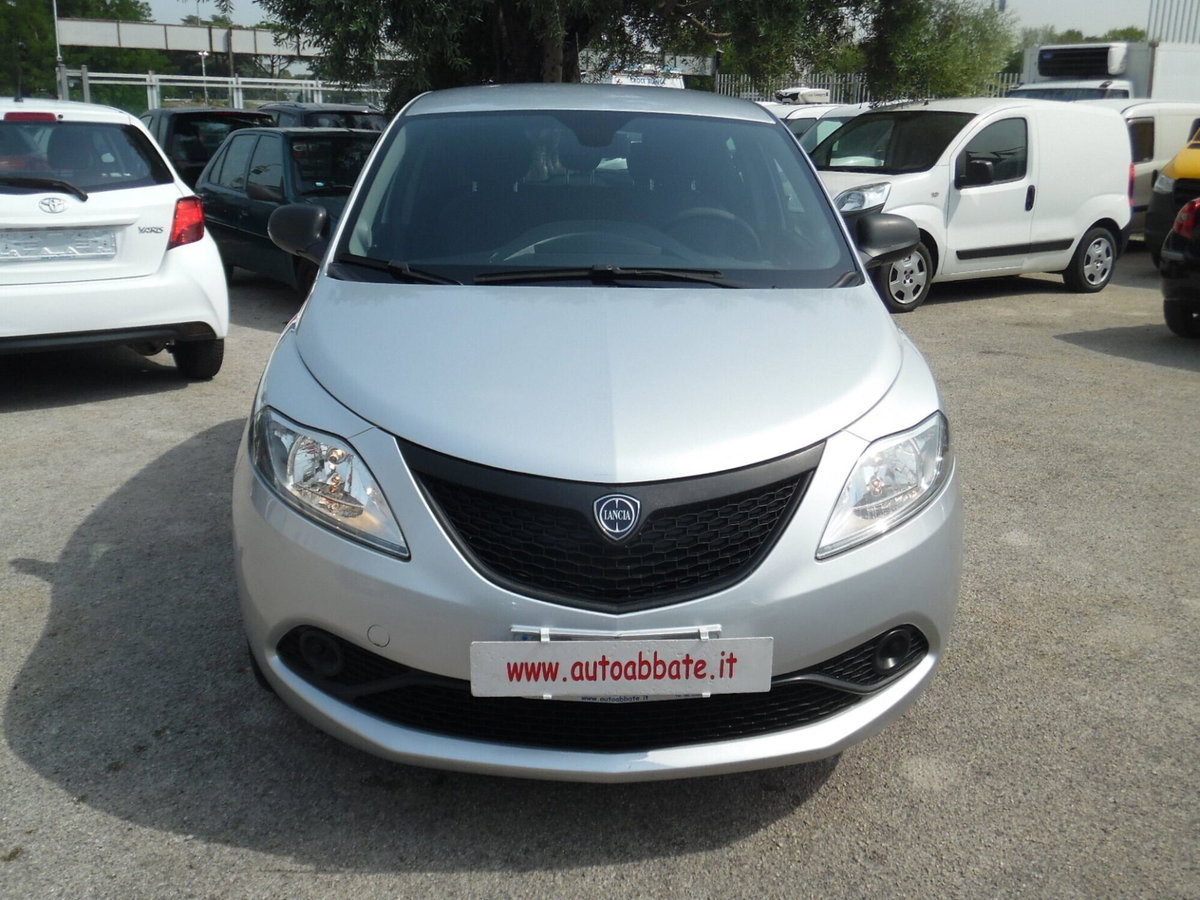 Lancia Ypsilon 1.2 69 CV 5 porte Elefantino (2)