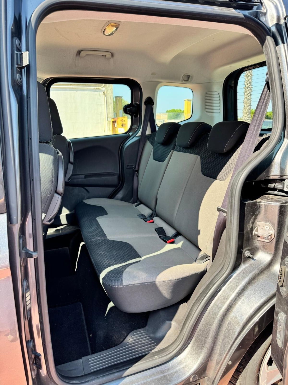 Ford Tourneo Courier 1.5 TDCI 75 CV Sport (11)