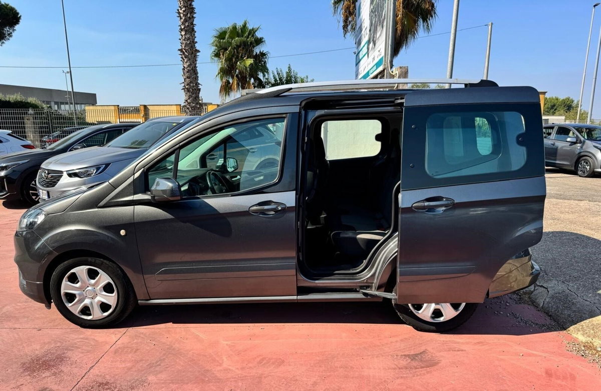 Ford Tourneo Courier 1.5 TDCI 75 CV Sport (9)