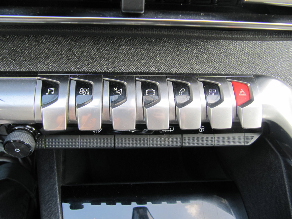Peugeot 5008 BlueHDi 130 S&S EAT8 Allure (11)