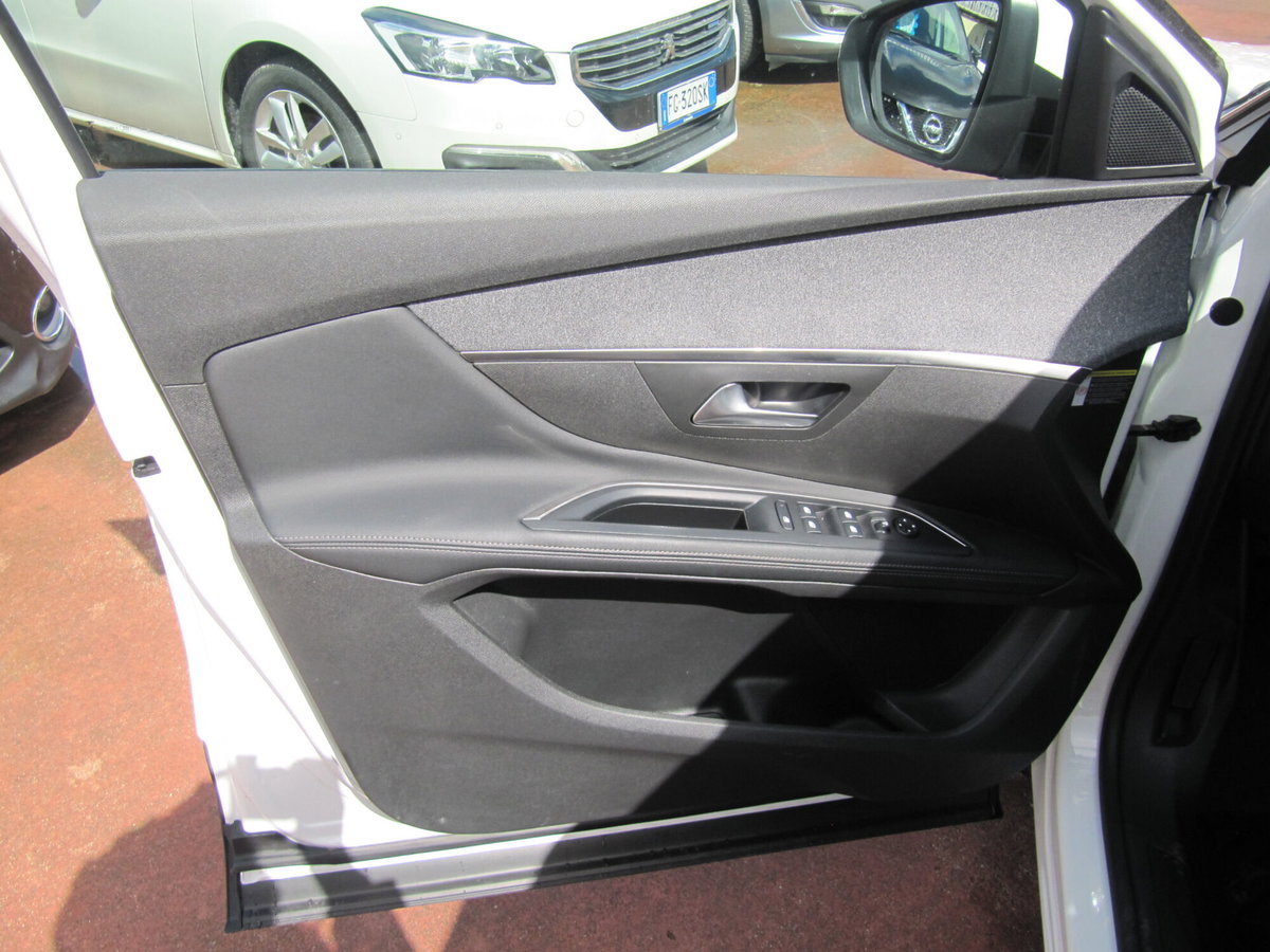 Peugeot 5008 BlueHDi 130 S&S EAT8 Allure (12)