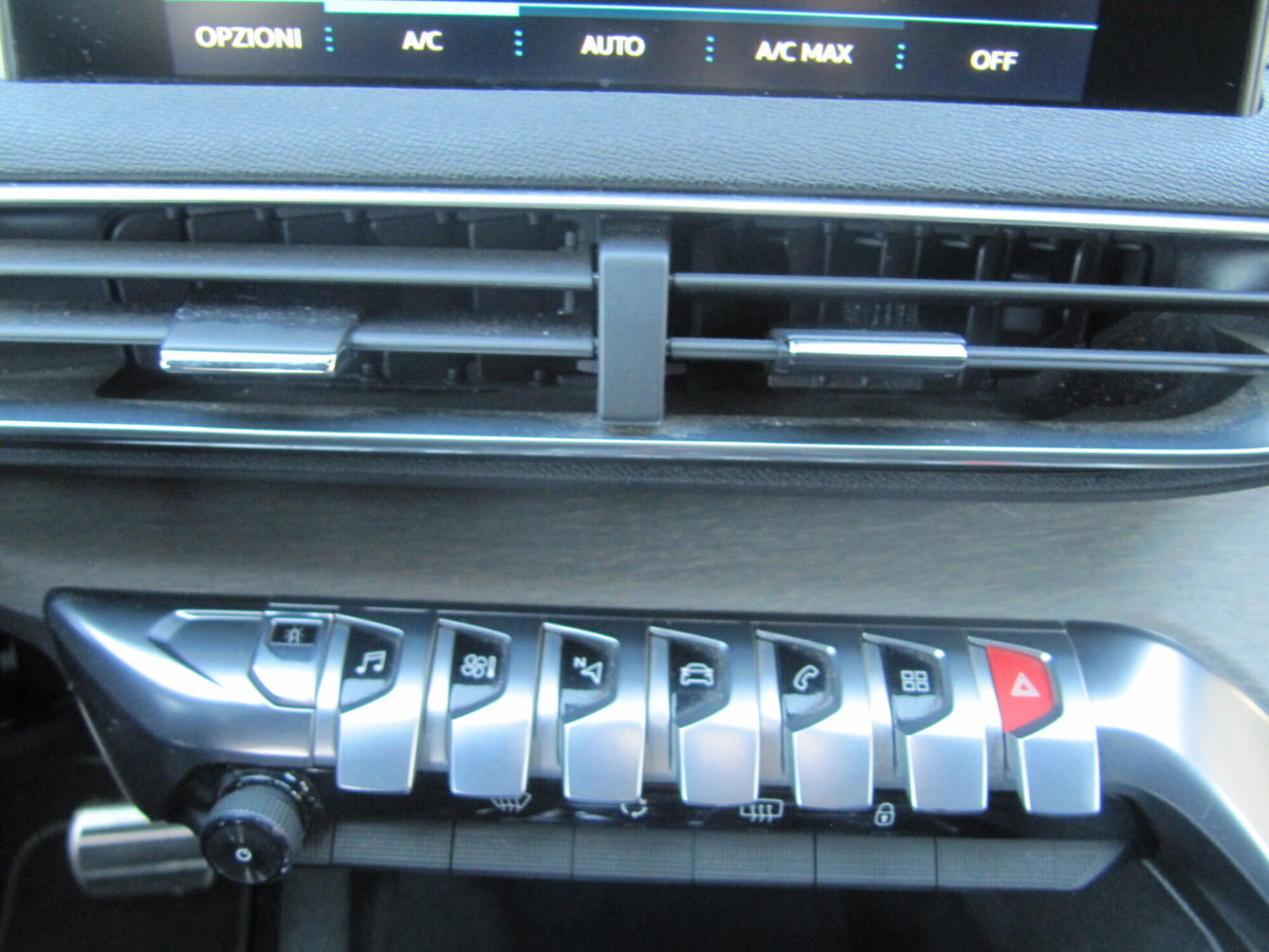 Peugeot 3008 BlueHDi 180 S&S EAT6 GT (9)