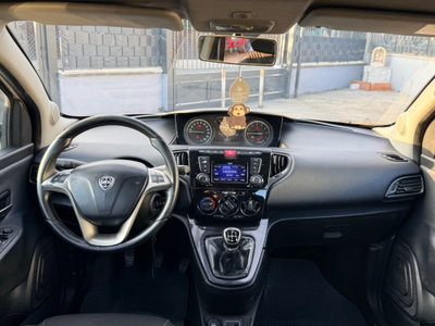 Lancia Ypsilon 1.2 69 CV 5 porte Gold (14)