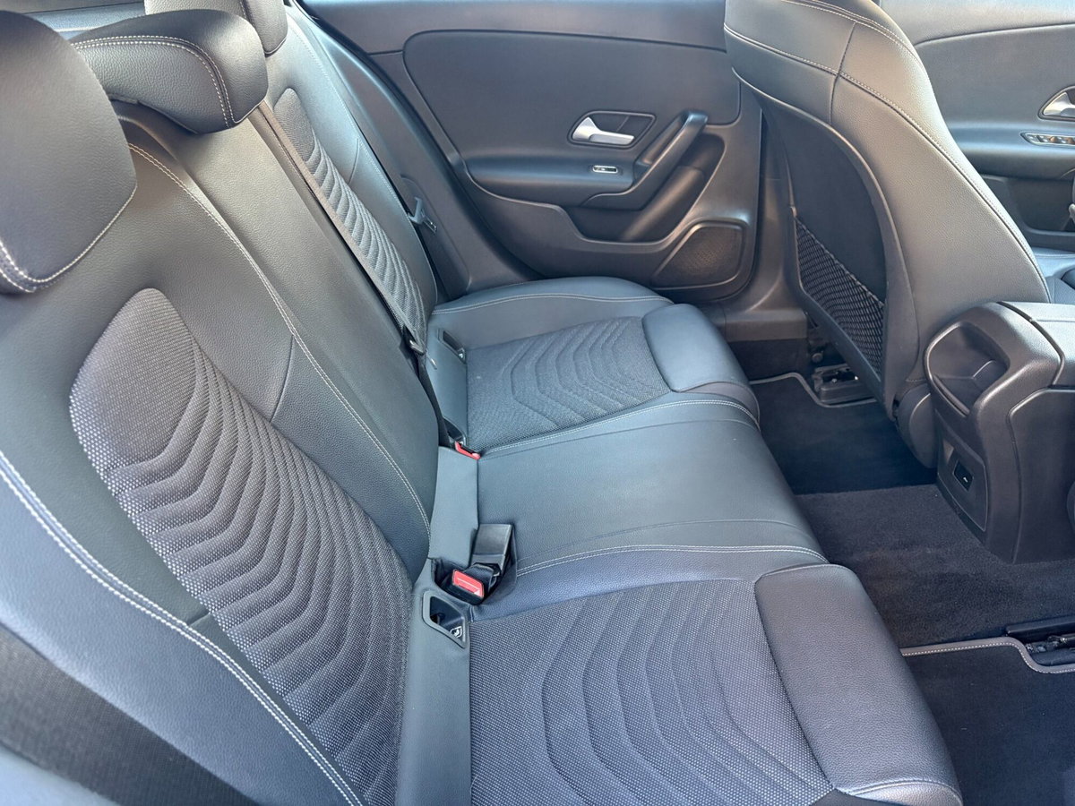 Mercedes-Benz Classe A 180 d Automatic Sport (9)