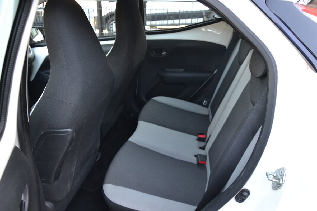 Toyota Aygo 1.0 VVT-i 69 CV 3 porte x-play (10)