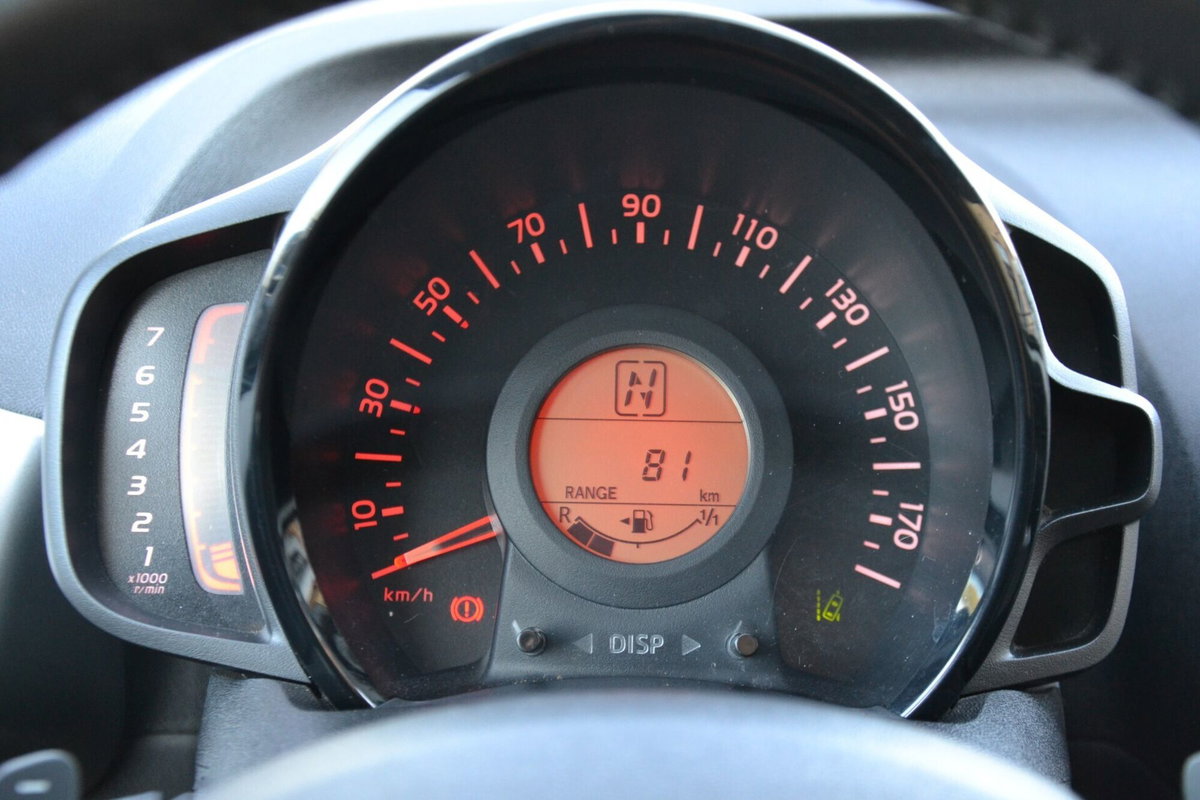 Toyota Aygo 1.0 VVT-i 69 CV 3 porte x-play (11)