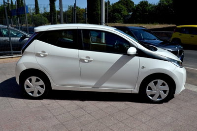 Toyota Aygo 1.0 VVT-i 69 CV 3 porte x-play (13)
