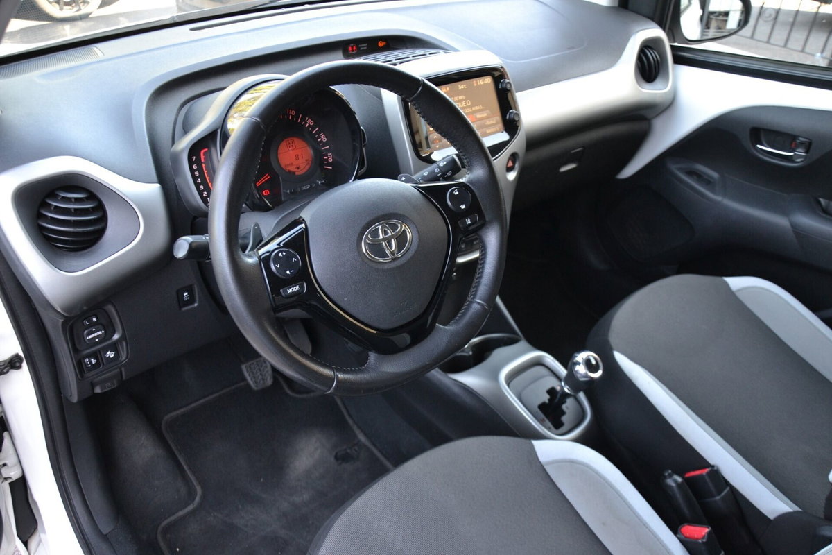 Toyota Aygo 1.0 VVT-i 69 CV 3 porte x-play (6)