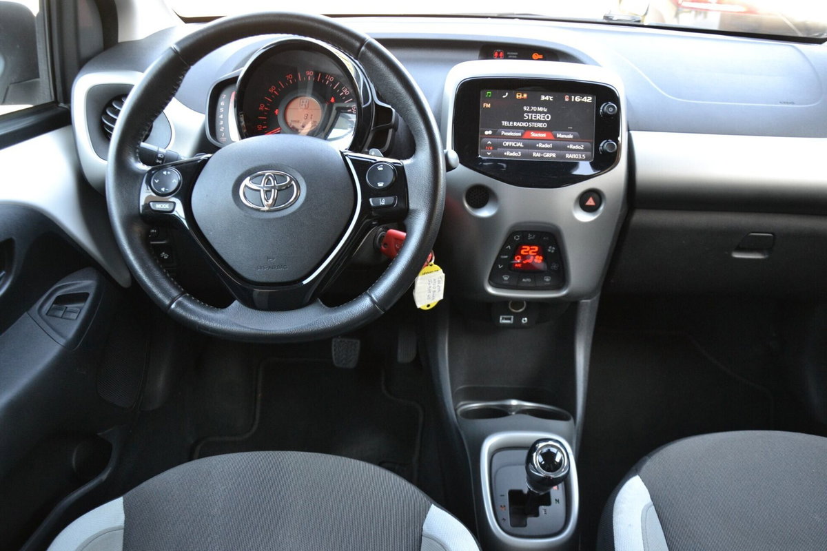 Toyota Aygo 1.0 VVT-i 69 CV 3 porte x-play (7)