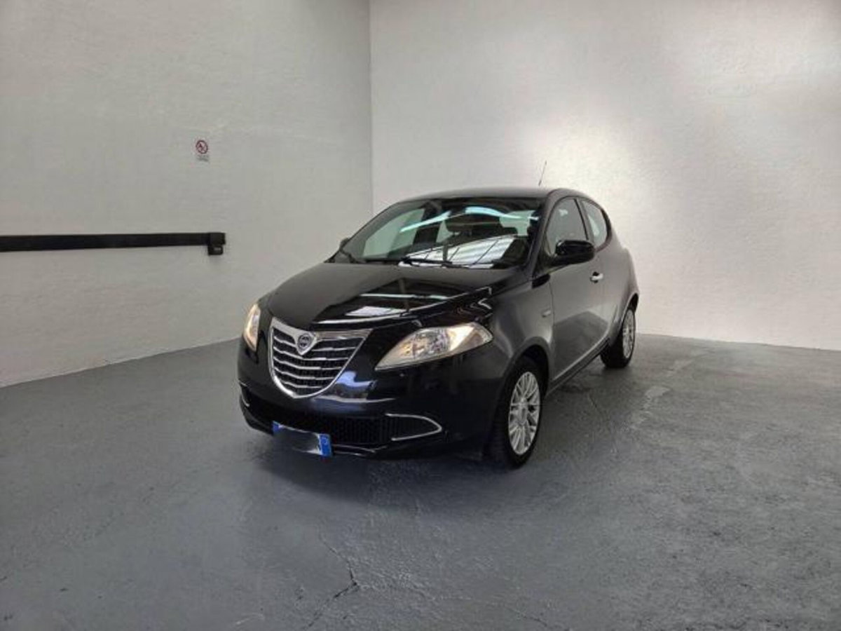 Lancia Ypsilon 1.2 69 CV 5 porte Elefantino