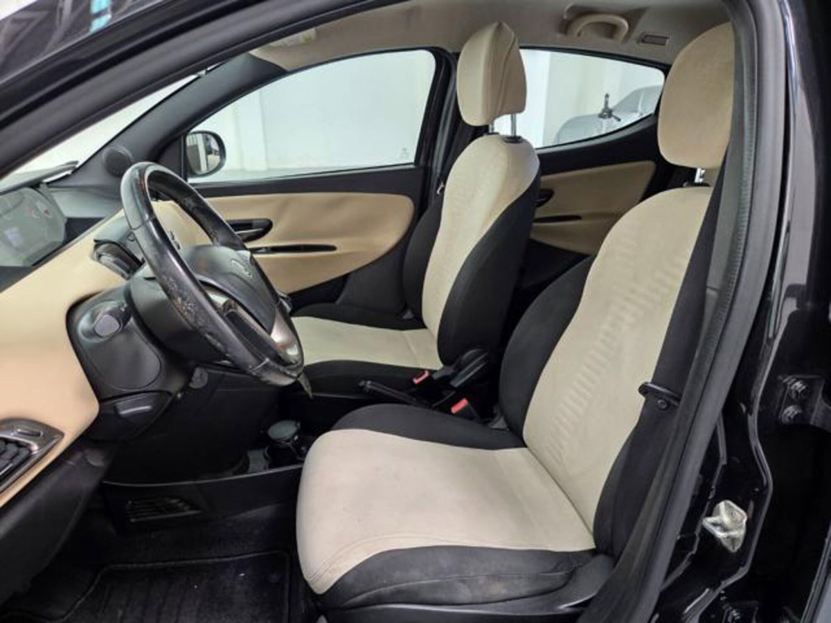 Lancia Ypsilon 1.2 69 CV 5 porte Elefantino (7)